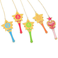 Creativo Sailor Moon Star Wand colgante lindo Kawaii Anime estilo galvanoplastia goteo proceso a granel Metal latón marcapáginas
