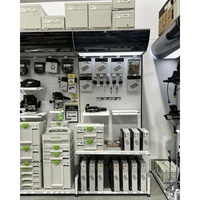 Étagère de présentation perforée tout-en-un pour outils électriques de menuiserie, panneau perforé à plusieurs niveaux avec bande lumineuse LED incurvée