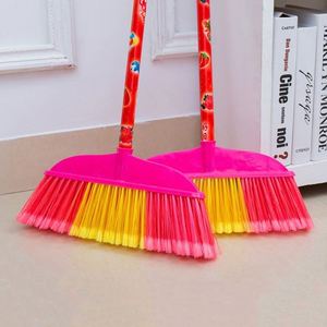 Balai Maxfree de haute qualité avec tête en plastique épaissi et manche en bois – Balai de nettoyage durable pour sols domestiques, facile à utiliser et doux pour la maison - Product Image 1