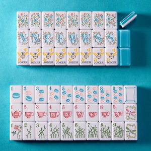 Juego de Mahjong Americano de Lujo con 160 Fichas, Serie Garden Party, Fondo Azul con Abejas, Grabado en 2 Capas, Perlas de Lujo, Miss Christmas - Product Image 1