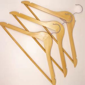 Perchas de Madera Personalizadas con Ranuras para los Hombros, Perchas Delgadas y Resistentes para Baño y Tiendas de Ropa al por Mayor - Product Image 4