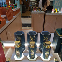 Vitrines modernes de luxe en bois et verre avec éclairage LED et comptoirs de caisse personnalisés pour centres commerciaux haut de gamme et kiosques de cosmétiques