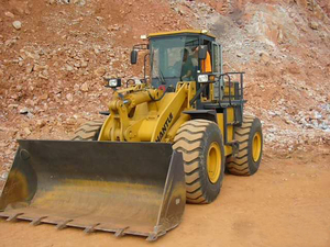 รถตักล้อยางอุตสาหกรรม 5 ตัน ยี่ห้อ Shantui รุ่น SL50W-3 ขายดี พร้อมอะไหล่ - Product Image 5