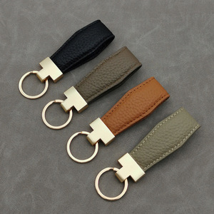 Porte-clés de <span class=keywords><strong>voiture</strong></span> en cuir véritable fait main de qualité supérieure, personnalisé en usine, avec pendentif minimaliste en alliage de zinc et cordon, cadeau d'affaires pour hommes - Product Image 1