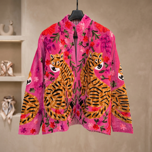 Veste artisanale brodée en velours satiné automne/hiver, style Tigre Rose, matelassée en peau de mouton, lin et nylon, collection Slow Fashion - Product Image 3