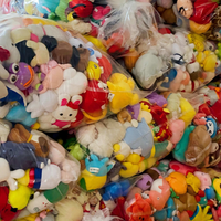 Vente en gros, promotion économique : Poupées et jouets en peluche pour machine à griffes, 10-15 cm, assortiment de modèles doux et de haute qualité