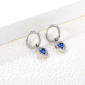 Pendientes de Aro con Zirconia en Forma de Corazón, Chapados en Oro de 18K, Engaste de Bisel, Joyería para Mujer de Uso Diario - Product Image 3