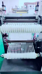 Snijden En Terugspoelen Machine Kosteneffectieve Kraftpapier Roll Snijmachine, Papier Scheurende Rewinder 100% Productie Capaciteit