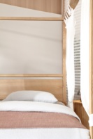 Cama con dosel con marco de madera maciza con cortinas para tamaño King con cabecero para dormitorio de adultos con patas de apoyo Listones de madera