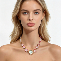 Collier pendentif montre en jaspe vert style décontracté, élégant et tendance pour femme, avec perles et alliage carré en cristal rose haut de gamme