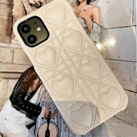 Étui de téléphone en similicuir matelassé en forme de cœur, coque antichoc souple compatible avec iPhone 13/14/16, étui élégant et stylé pour femmes