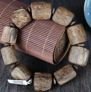 Bracelet en perles de bois naturel fait à la main, vente en gros, prix de gros, perles de bois en forme de baril, bracelet élastique en provenance du Vietnam - Product Image 3