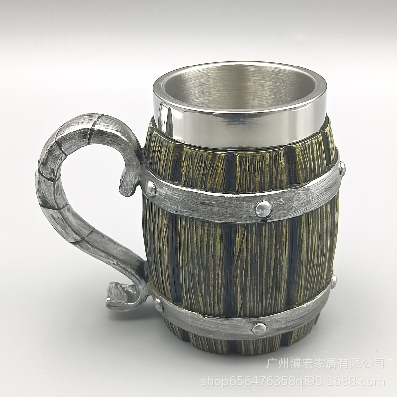 122 tasses en forme de tonneau en bois