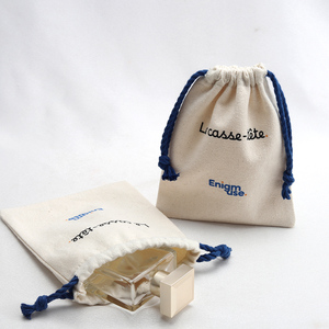 Pochette en tissu de coton mousseline recyclé pour emballage de bijoux, sac à cordon en coton avec logo personnalisé - Product Image 6