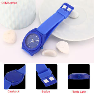 BOMAXE 해군 플라스틱 베젤 없음 브랜드 핫 세일 자신의 가장 저렴한 톱 <span class=keywords><strong>10</strong></span> 여성 중국 고무 실리콘 스트랩 시계 디자인 - Product Image 2