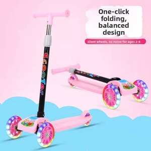 Tricycle à 3 roues pour enfants, <span class=keywords><strong>micro</strong></span>-trottinette pliable, vente en gros d'usine, pour les 3-7 ans, avec roues lumineuses et pédalier. - Product Image 3