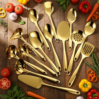 Ensemble d'ustensiles de service en acier inoxydable plaqué or - 14 pièces, y compris les louches, les écumoires, les cuillères et les spatules pour le service de buffet