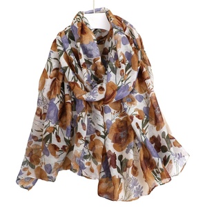 Bufanda Larga de Rayón Estilo Rústico Bali, Suave, con Estampado Floral, para Todas las Estaciones, para Mamás, Mujeres de Mediana Edad y Mayores, Protector de Cuello, Chal de Viaje con Protección Solar - Product Image 5