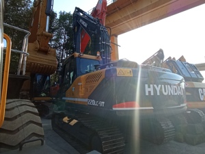 Excavatrice d'occasion, matériel de terrassement HYUNDAI 220LC-9T à vendre - Product Image 6