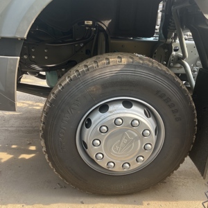 Camión Volquete Usado Moderno Sinotruk HOWO NX de Alta Calidad, HOWO NX 6x4 de 10 Ruedas y 400HP para Minería en África - Product Image 3