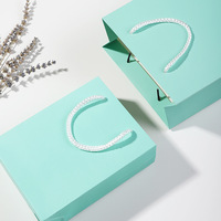 Ching TA Meilleure vente sacs en papier à long manche écologiques pour vêtements bijoux Logo personnalisé taille Stock chaud multi-spécifications