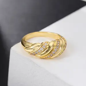 cincin wanita plus ukuran set Suppliers-2 Ukuran Cincin Croissant Lebar Terpilin Berongga untuk Wanita Zirkon Kubik 18K Cincin Berlian Berlapis Emas Trendi Perhiasan Minimalis 2021