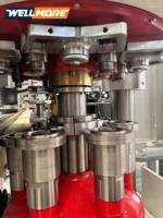 Machine de remplissage de jus entièrement automatique 400 CPM, remplissage et sertissage de canettes à piston servo 12oz 16oz, dosage d'azote, usine complète