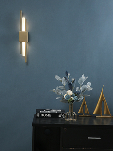 โคมไฟติดผนัง LED ทันสมัย สีดำและทองเหลือง ขนาด 50 ซม. ทำจากโลหะและอะคริลิก สำหรับห้องนอนและทางเดิน - Product Image 2