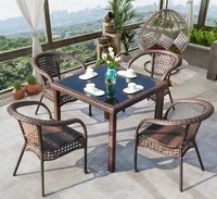 Chaise de jardin en rotin synthétique confortable et empilable, style villa, avec accoudoirs, pour la piscine, vente chaude