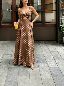 Vestido maxi de mujer con estampado de lunares, tirantes finos, corte en la cintura con nudo frontal, plisado, fluido, estilo swing, línea A, para verano y vacaciones. - Product Image 3