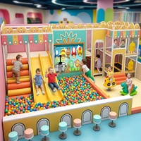 Equipo de juego suave personalizado para interiores, temática de carnaval, escaleras de rodillos, tobogán amarillo, piscina de bolas, torre de red de Mario, saltadores de resorte