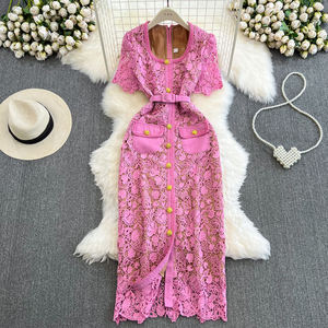 Robe Élégante Française d'Été, Industrielle Lourde, Tempérament, Dentelle Épissée, Manches Courtes Creuses, Col Trapèze, Robe Ajustée - Product Image 1