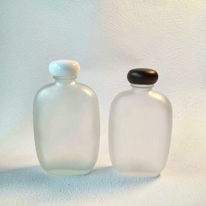 Nouvelle conception 2025 – Bouteille en verre dépoli plate et ronde de 250 ml avec bouchon à vis et diffuseur à bâtonnets pour bière/vin/eau, en boîtes - Product Image 2