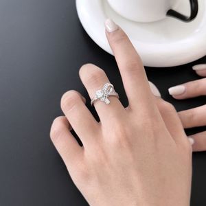 แหวนดีไซน์โบว์คลาสสิก Dylam รุ่น Forever Love Knot Promise Ring แหวนแต่งงานดีไซน์โบว์สวยหรู ประดับเพชรคิวบิกเซอร์โคเนีย แหวนหมั้น - Product Image 4
