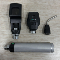 Instruments optiques ophtalmiques d'équipement pour l'examen vétérinaire d'oeil, tel que des ophtalmoscopes et des rétinoscopes.