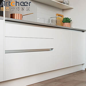 ארונות מטבח לחללים קטנים בסגנון צרפתי בצבע לבן עם מיני בר גודל מותאם אישית - Product Image 2