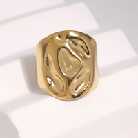 18K vergoldeter Edelstahl, gehämmert, breiter offener, verstellbarer, anlaufgeschützter Statement-Fingerring für Damen – Kunstvoller Alltags-Look