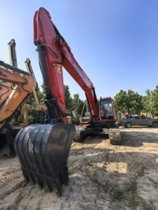 รถขุดตีนตะขาบ Doosan DX225LC-9 ขนาด 22 ตัน พร้อมเครื่องยนต์ Cummins 128 กิโลวัตต์ ความจุบุ้งกี๋ 0.22 ลูกบาศก์เมตร ใช้งานมาแล้ว 0-2000 ชั่วโมง - Product Image 5