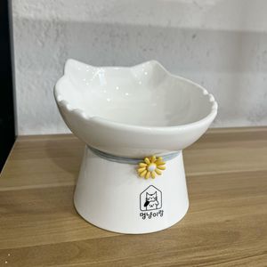 Bol en céramique pour chat avec support de cou surélevé, forme arrondie, blanc avec décor floral - Product Image 1