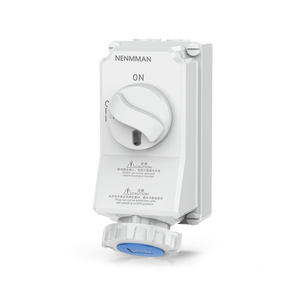 Enchufe con Interruptor Trifásico Enclavable CEE/IEC de 16A 230V IP67 TYP-7012 para Aplicaciones Industriales, Fabricado en Plástico - Product Image 1