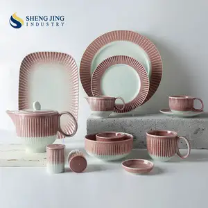 Shengjing Atacado Luxo Cerâmica Placas Pratos Marrom Vermelho Fruta Bowl Cup Set Porcelana Dinnerware Conjuntos para Restaurante Hotel