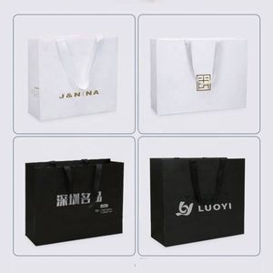 Sacs en carton recyclables de luxe avec ruban, sacs cadeaux personnalisés avec impression sérigraphique pour vêtements, chaussures, chaussettes - Product Image 4