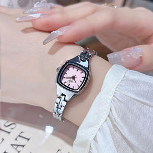 Montre pour femme minimaliste haut de gamme limitée, apparence élégante, bracelet en alliage compact, étanche, quartz - Product Image 5