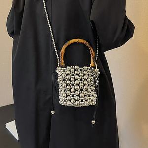 Borse Clutch <span class=keywords><strong>da</strong></span> Donna 2026 Fatte <span class=keywords><strong>a</strong></span> Mano con Perle, Borsa <span class=keywords><strong>a</strong></span> Secchiello <span class=keywords><strong>da</strong></span> Sera, Pochette in Acrilico con Perle, Borsa <span class=keywords><strong>da</strong></span> Festa e Matrimonio con Manico in Bambù, Borse con Perle Intrecciate - Product Image 4