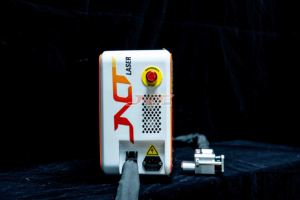 Máquina de Limpieza Láser de Pulso Mini de 100W para Eliminar Grafitis, Reparación y Renovación de Muebles y Automóviles, Uso Comercial - Product Image 4