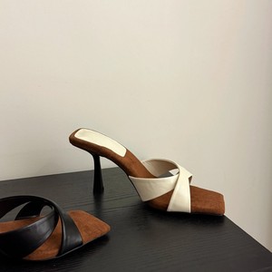 รองเท้าส้นสูงมีสายคาดหัวสี่เหลี่ยมสำหรับผู้หญิงมาใหม่ไซส์ใหญ่พิเศษเซ็กซี่ - Product Image 1