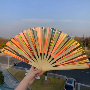 Vente chaude PVC laser <span class=keywords><strong>film</strong></span> ventilateur main couleur argent chinois ancien fête de mariage en plastique ventilateur pliant à la main - Product Image 3