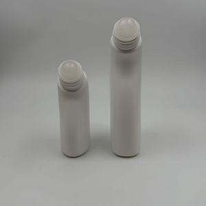 Botella Roll-On de Plástico Blanco Portátil y Flexible para Envasado de Lociones y Productos Químicos de Uso Diario, Capacidad de 100 ml, con Tapa Roja - Product Image 4