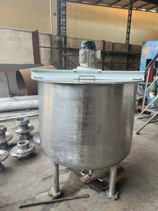 Cuve de mélange industrielle en acier inoxydable avec agitateur motorisé, réservoir vertical pour le mélange et le traitement des liquides - Product Image 3