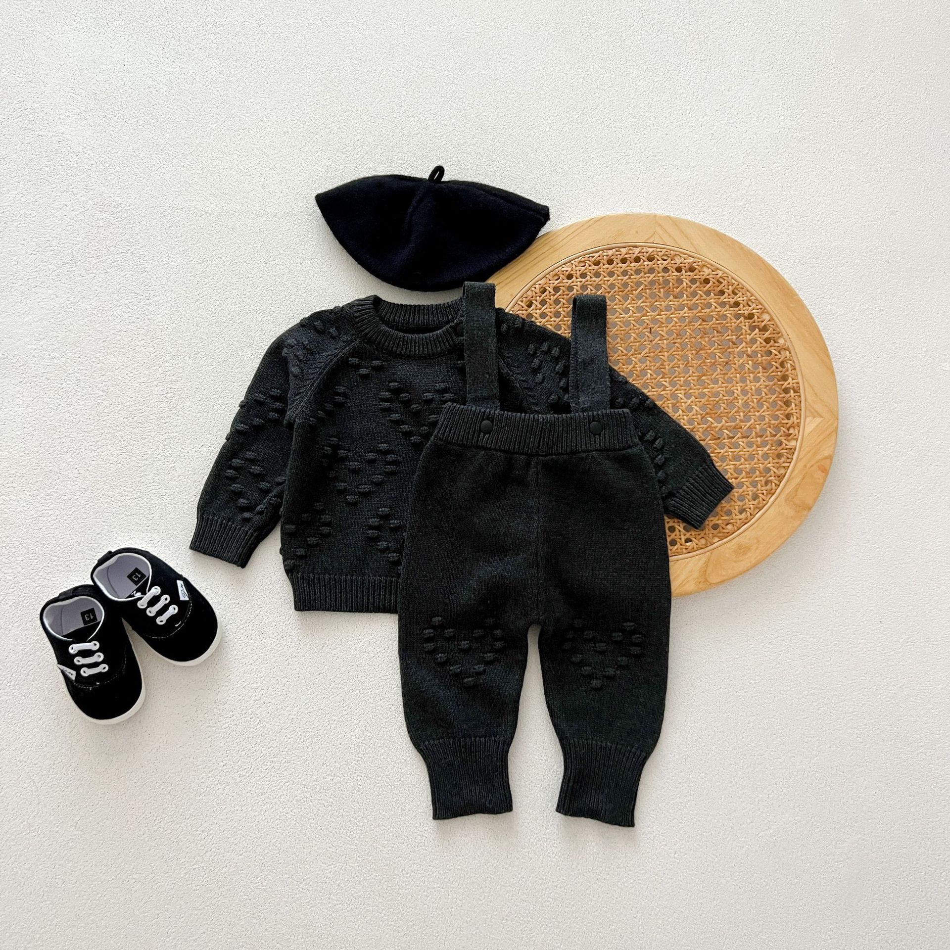 Pantalon à bretelles gris fleur profonde